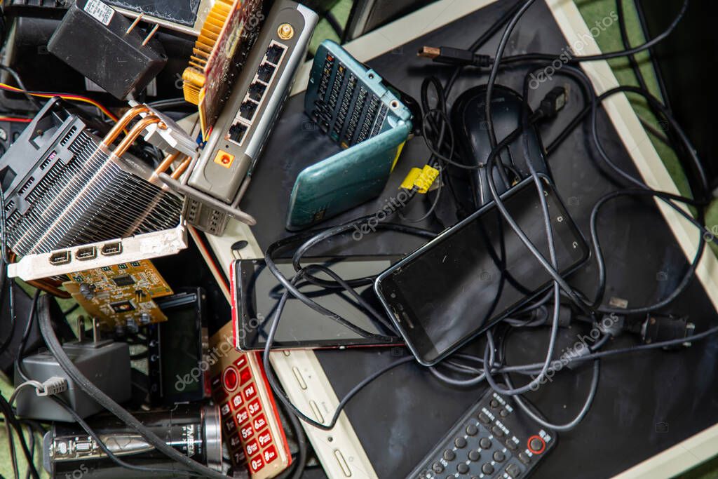 Lot de pièces informatiques d’occasion en vrac